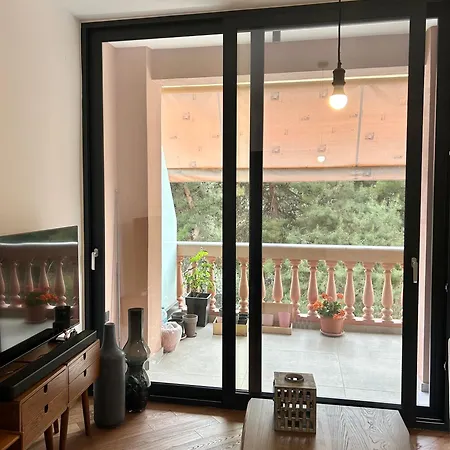 Crafted Stay, Modern Elegant