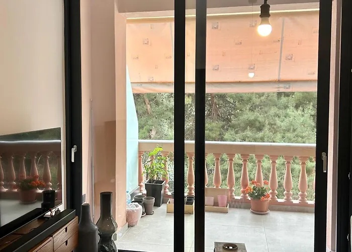 Crafted Stay, Modern Elegant