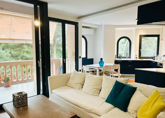 Crafted Stay, Modern Elegant