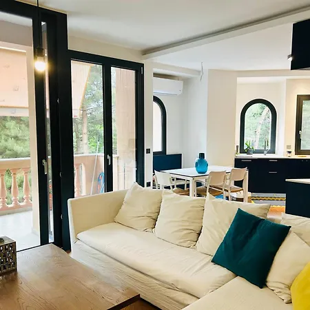 Crafted Stay, Modern Elegant