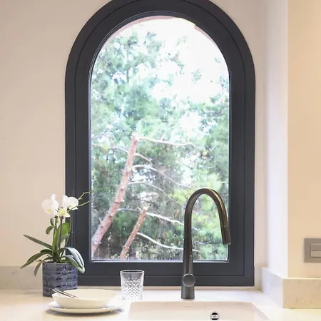 Crafted Stay, Modern Elegant Apartment *